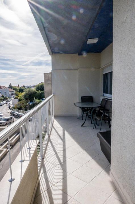 Apartament Lori *