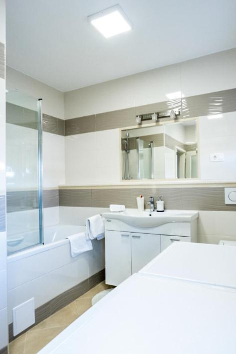 Apartament Lori *